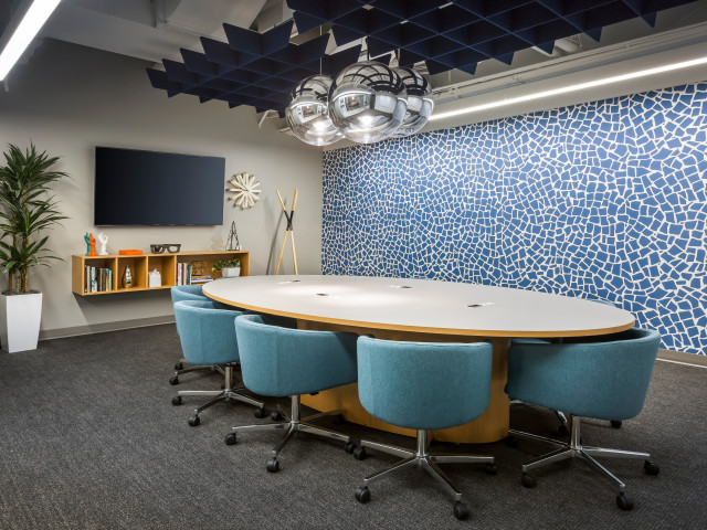 4660 La Jolla Village Dr in San Diego