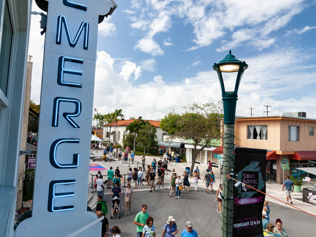 631 Lucerne Ave in Lake Worth