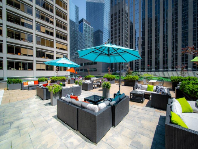 150 King St W in Toronto