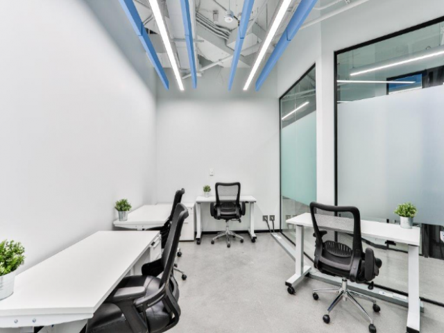 150 King St W in Toronto