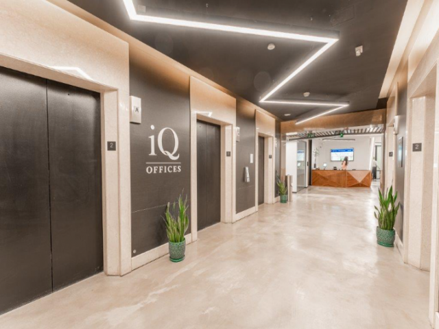 150 King St W in Toronto