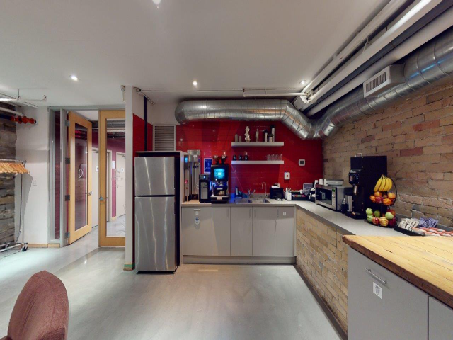 140 Yonge St in Toronto