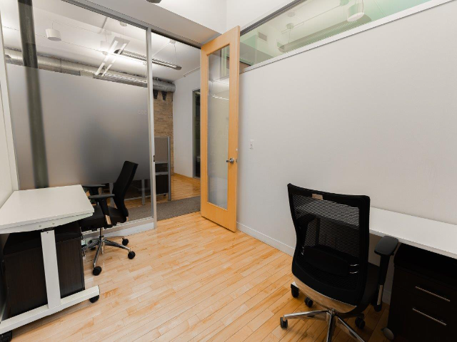 140 Yonge St in Toronto