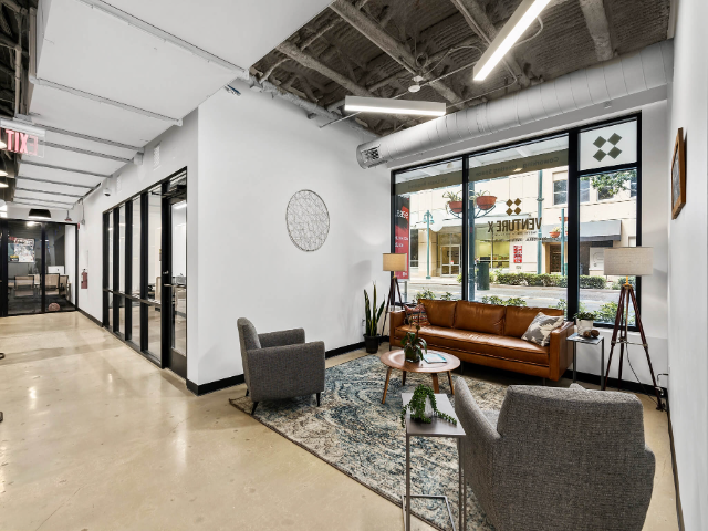 100 E Pine St in Orlando