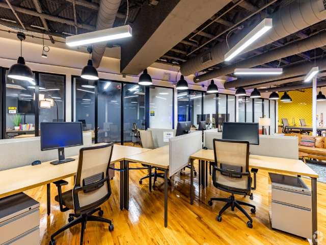 100 E Pine St in Orlando