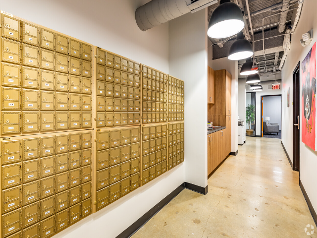 100 E Pine St in Orlando