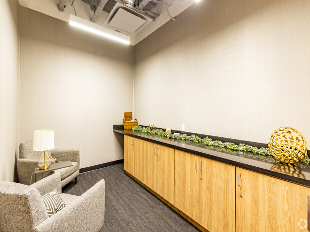 100 E Pine St in Orlando