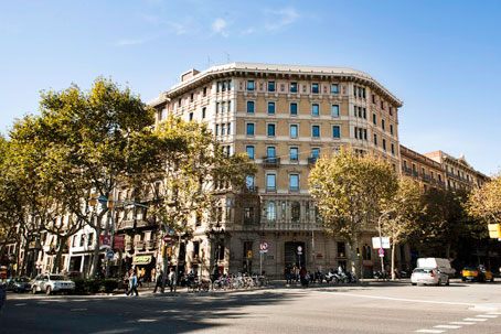 Gran Via de les Corts, Catalanes in Barcelona