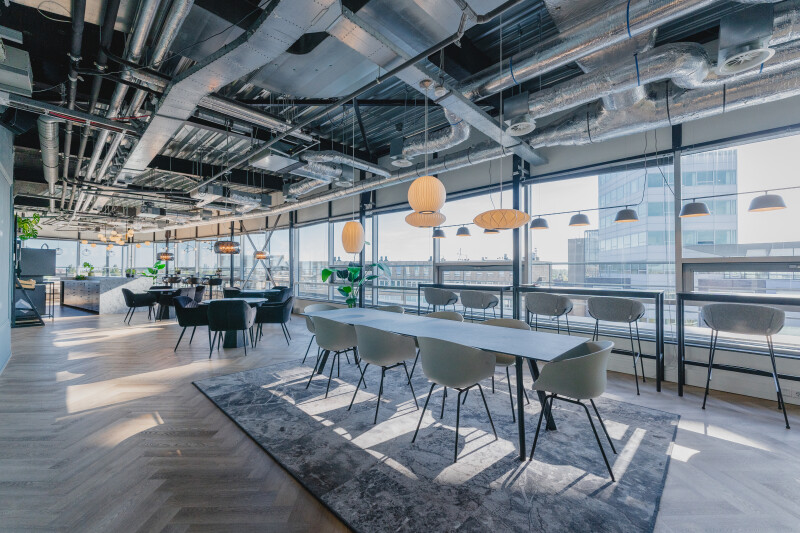 Bos en Lommerplein in Amsterdam