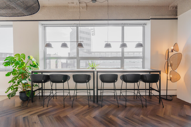 Bos en Lommerplein in Amsterdam