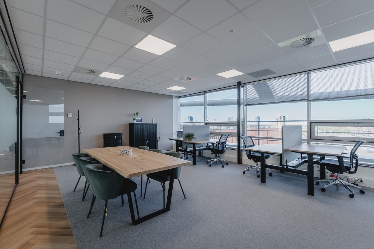 Bos en Lommerplein in Amsterdam