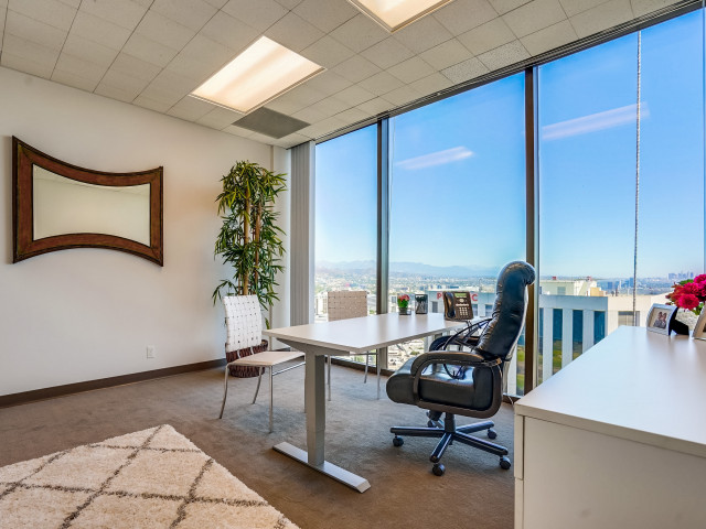 1800 Century Park E in Los Angeles