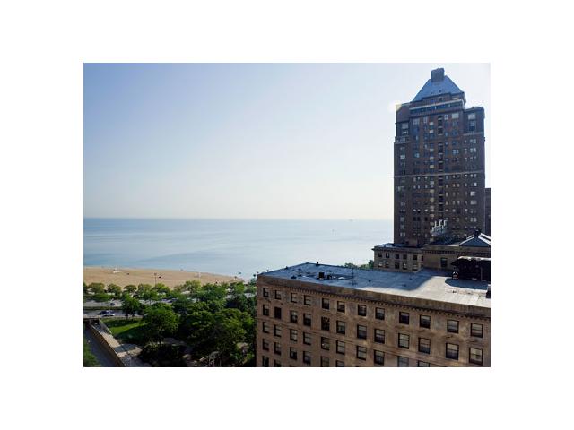 980 North Michigan Avenue in Chicago