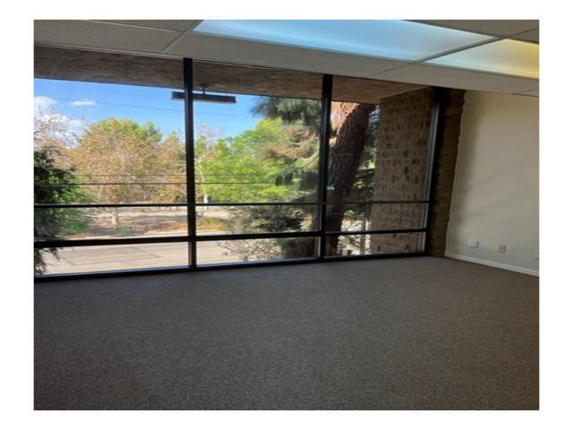 18344 Oxnard St in Tarzana