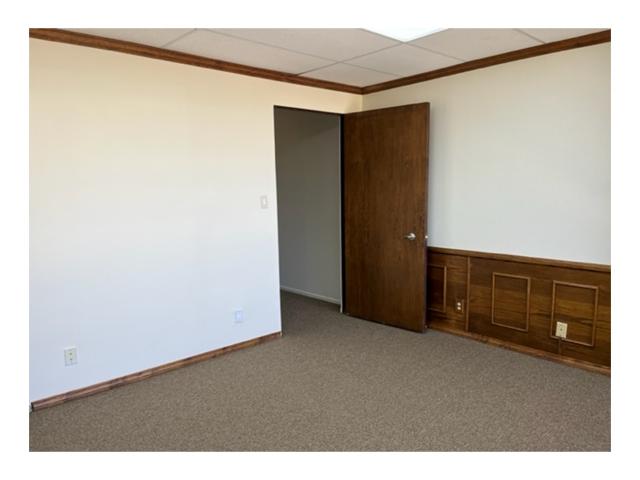 18344 Oxnard St in Tarzana