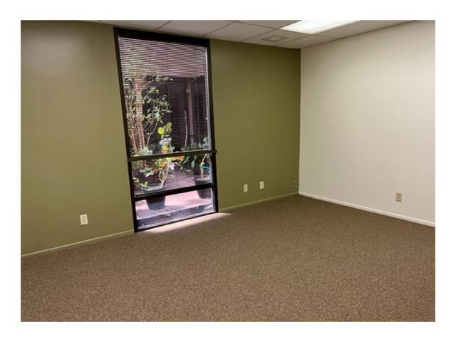 18344 Oxnard St in Tarzana