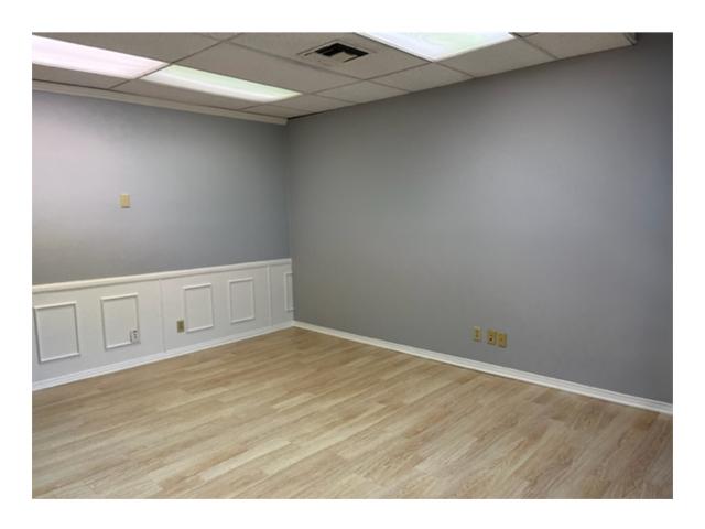 18344 Oxnard St in Tarzana