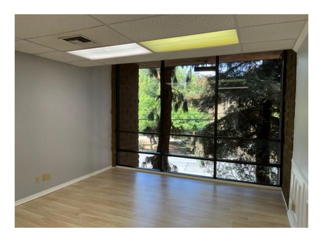 18344 Oxnard St in Tarzana