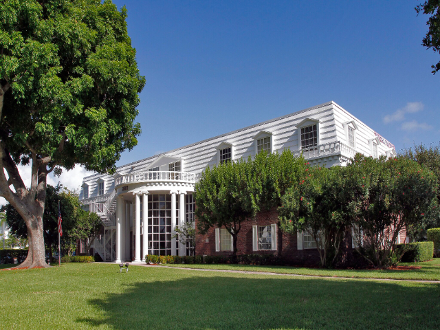 2881 E Oakland Park Blvd in Fort Lauderdale