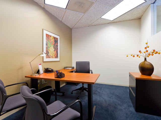 7111 Syntex Dr in Mississauga