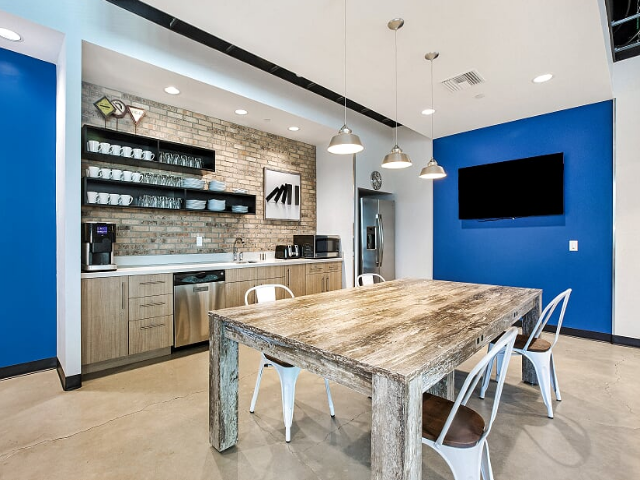 473 E Carnegie Dr in San Bernardino